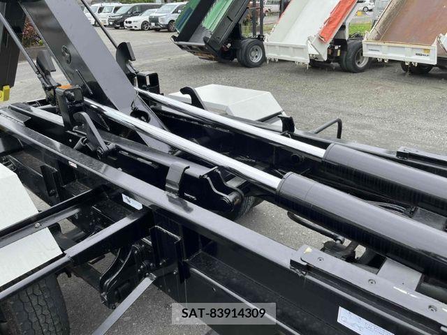 Mitsubishi FIGHTER 2006-07 388893-5