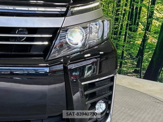 Toyota VOXY 2016-10 217358-12