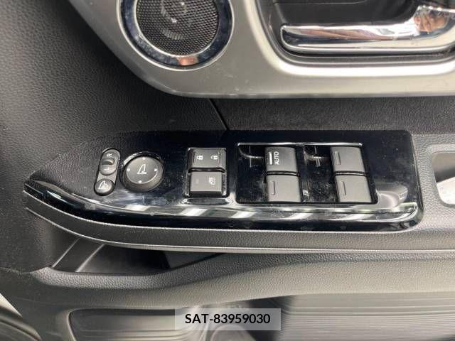 Honda N BOX CUSTOM 2018-05 250947-13