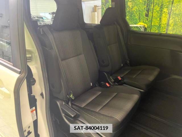 Toyota NOAH 2017-07 341566-8