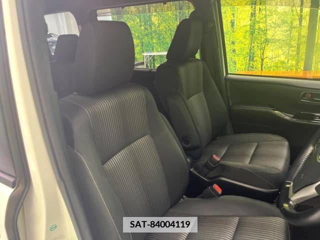 Toyota NOAH 2017-07 341566-7