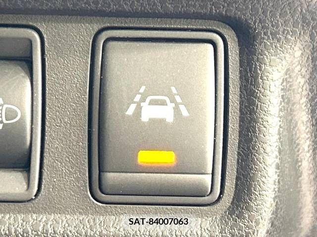 Nissan NOTE 2016-03 325477-6