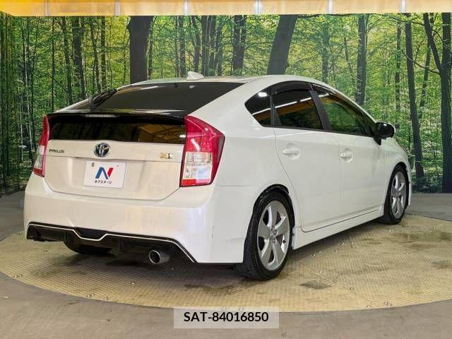 Toyota PRIUS 2011-05 282326-17