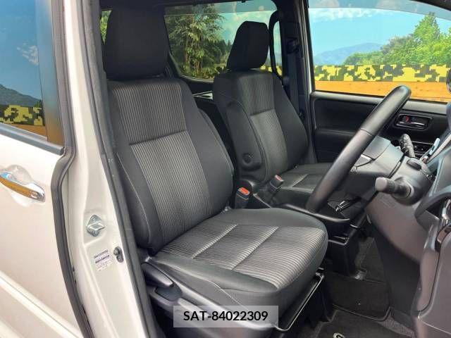 Toyota VOXY 2019-02 321607-7