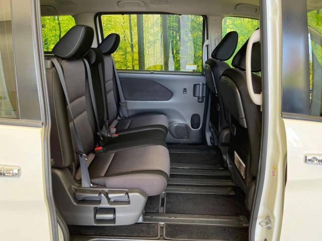 Nissan SERENA 2017-04 13638-8
