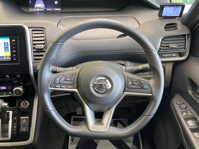Nissan SERENA 2017-04 13638-11