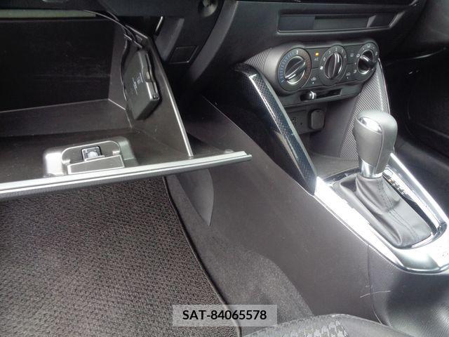 Mazda DEMIO 2018-02 396402-11