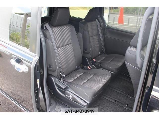 Toyota VOXY 2018-07 370322-13