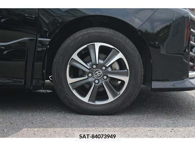 Toyota VOXY 2018-07 370322-11