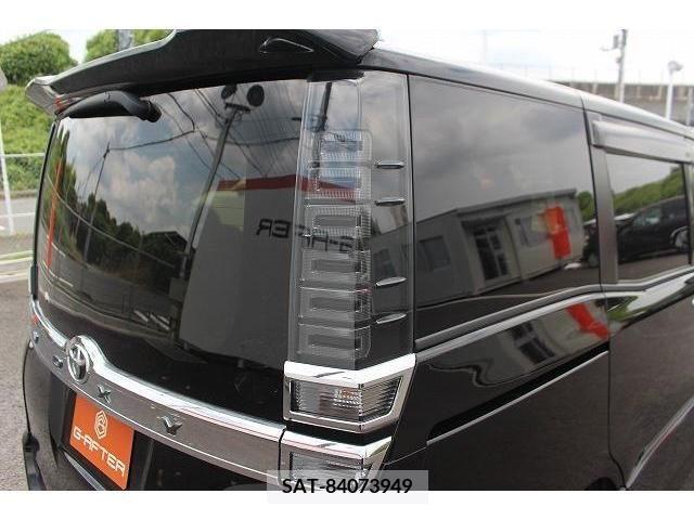 Toyota VOXY 2018-07 370322-10