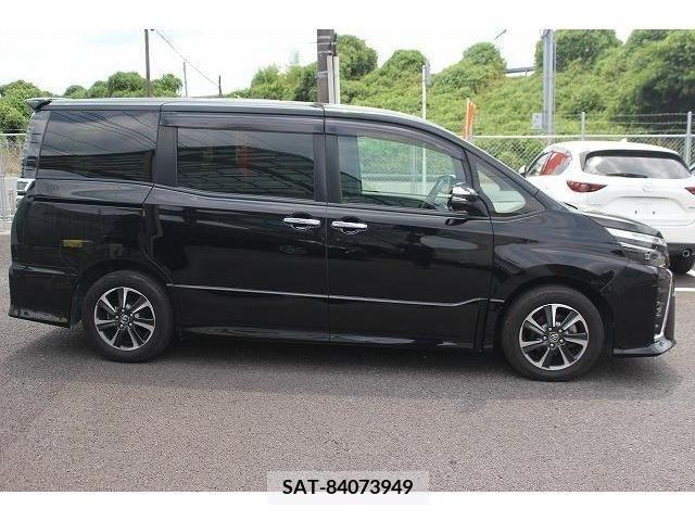 Toyota VOXY 2018-07 370322-6