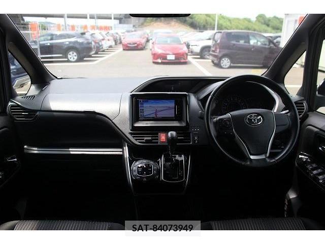 Toyota VOXY 2018-07 370322-15