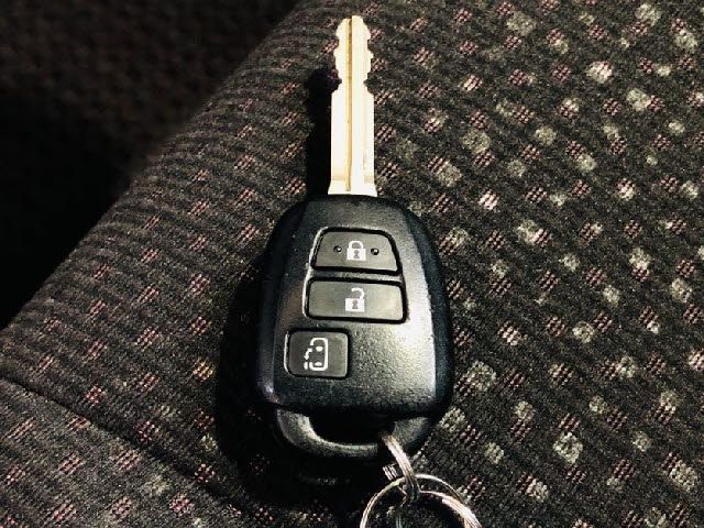 Toyota PORTE 2015-03 4959-24