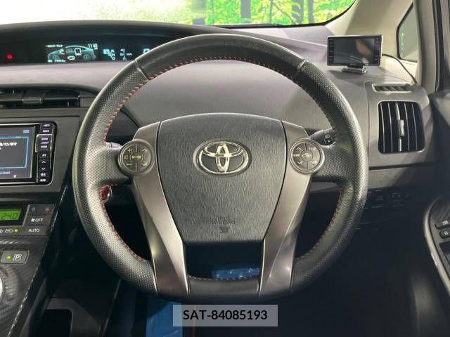 Toyota PRIUS 2013-10 341926-11