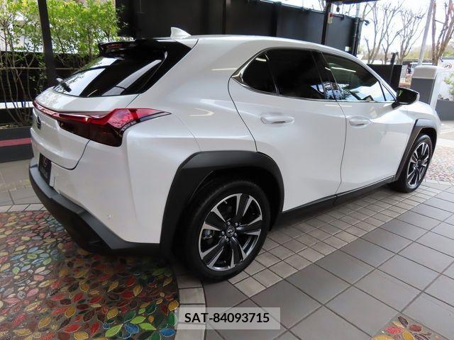 Lexus UX 2022-11 218440-13