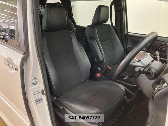 Toyota NOAH HYBRID 2019-01 374010-12