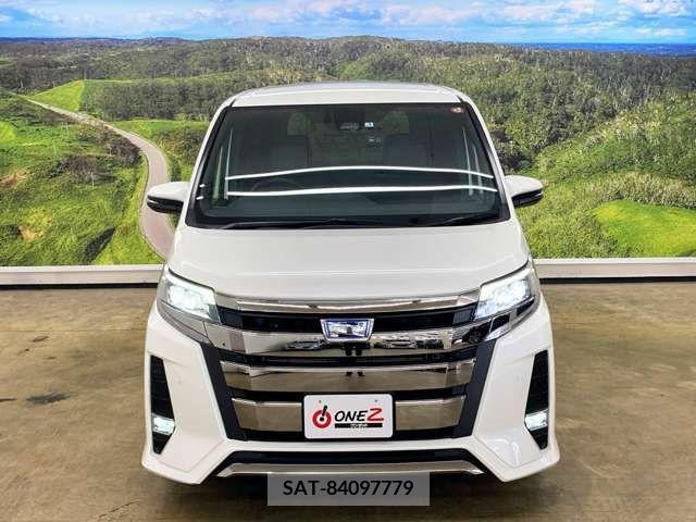 Toyota NOAH HYBRID 2019-01 374010-4