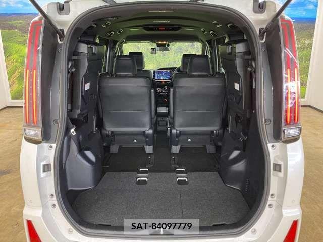 Toyota NOAH HYBRID 2019-01 374010-3