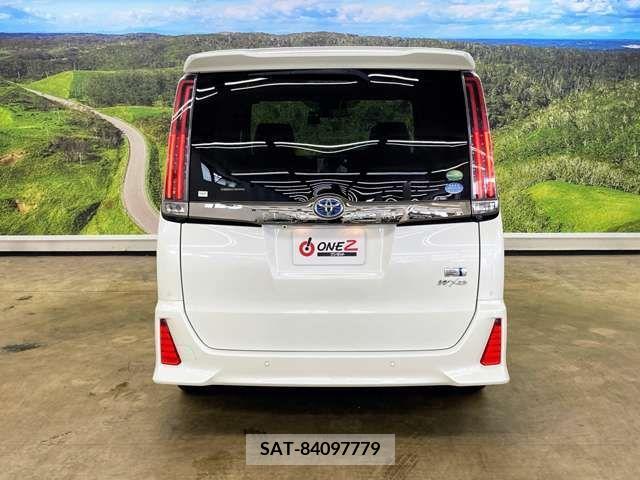 Toyota NOAH HYBRID 2019-01 374010-2