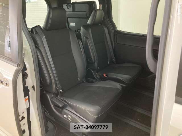 Toyota NOAH HYBRID 2019-01 374010-13