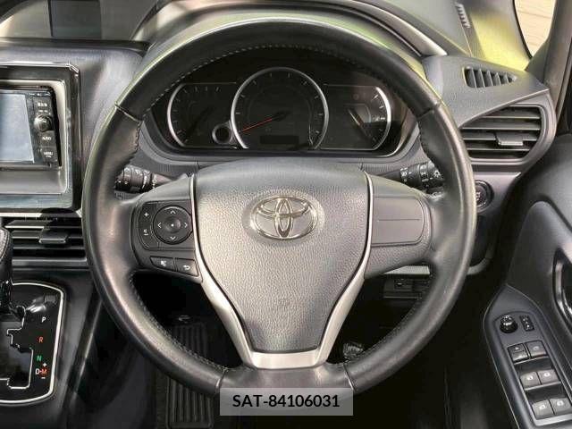 Toyota VOXY 2016-01 228722-12