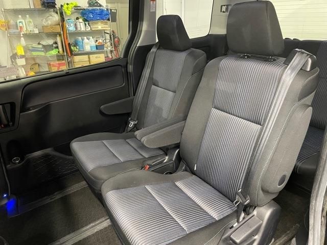 Toyota VOXY 2014-05 16960-22