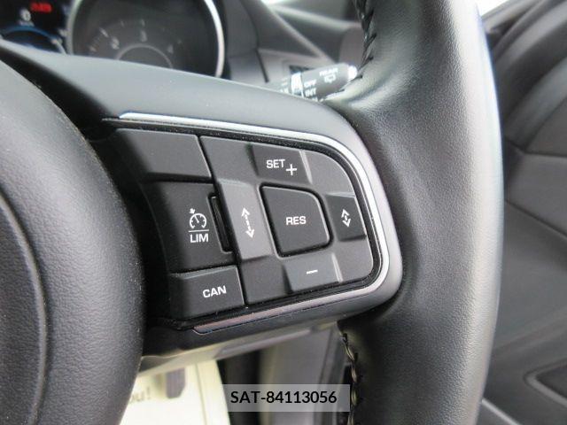 Jaguar E-PACE 2018-05 209581-15