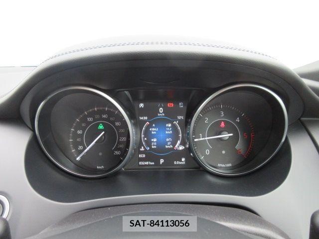 Jaguar E-PACE 2018-05 209581-12