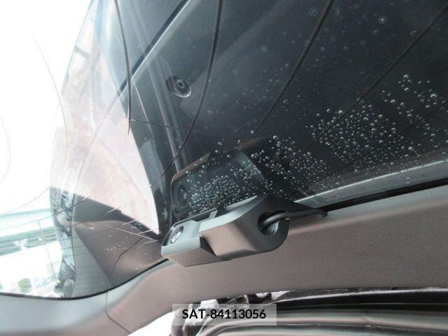 Jaguar E-PACE 2018-05 209581-17