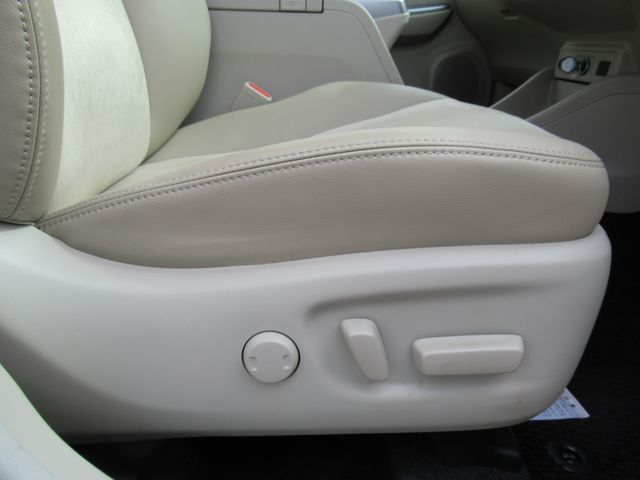 Toyota PRIUS ALPHA 2018-06 12170-6