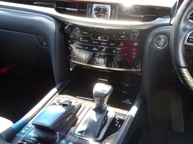 Lexus LX 2019-05 5582-17