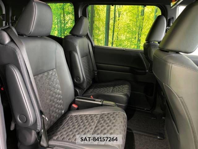 Toyota VOXY HYBRID 2023-02 238464-9