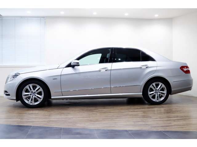 Mercedes Benz E-CLASS 2012-03 18954-7