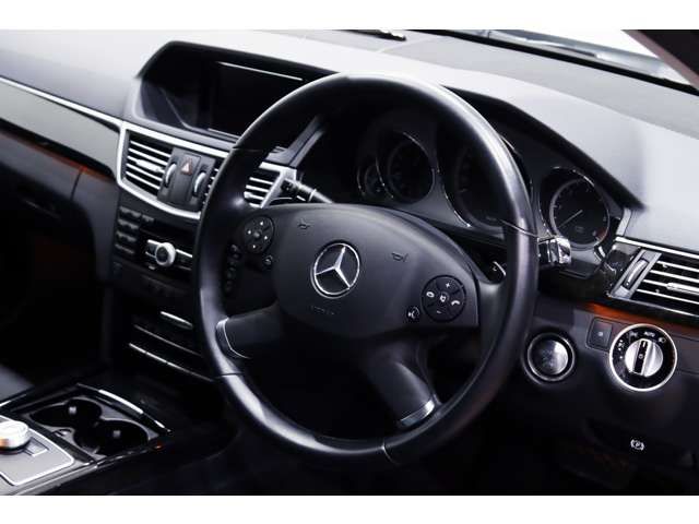 Mercedes Benz E-CLASS 2012-03 18954-8