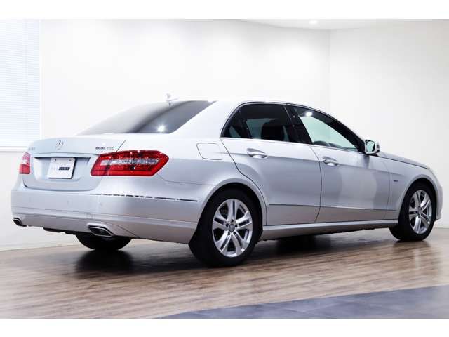 Mercedes Benz E-CLASS 2012-03 18954-6
