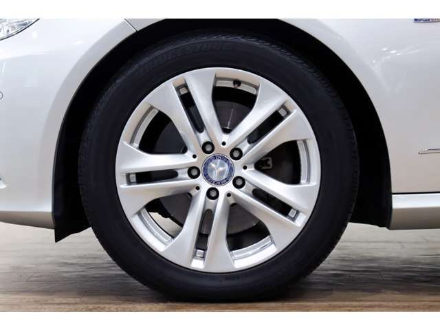 Mercedes Benz E-CLASS 2012-03 18954-3