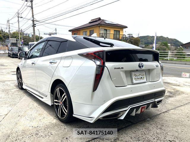 Toyota PRIUS 2016-09 281894-14