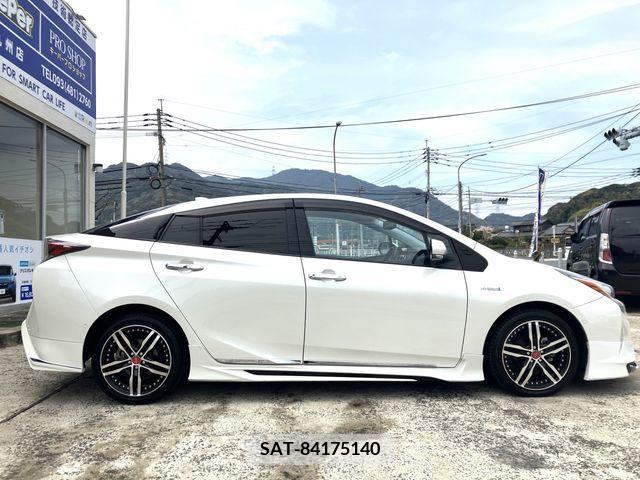 Toyota PRIUS 2016-09 281894-11
