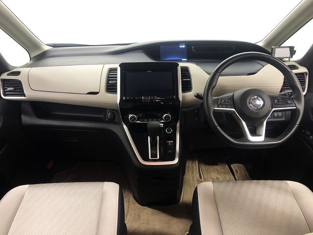 Nissan SERENA 2017-03 185747-1