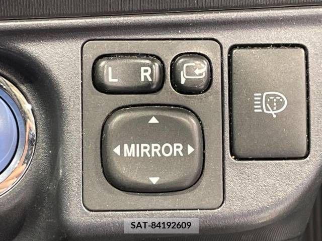 Toyota AQUA 2013-05 292253-7