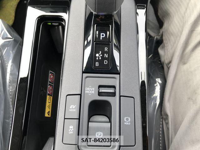 Toyota PRIUS 2023-04 281812-17