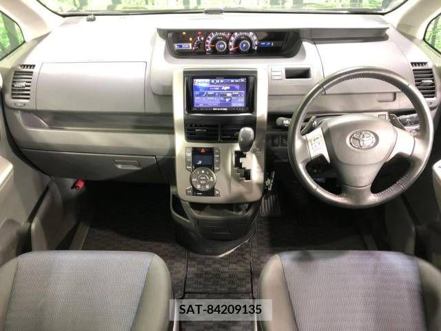 Toyota VOXY 2010-04 289427-1
