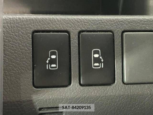 Toyota VOXY 2010-04 289427-4