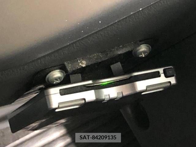Toyota VOXY 2010-04 289427-6