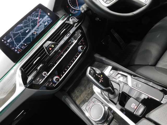 Bmw 5 SERIES 2018-04 28200-3