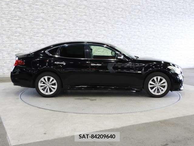 Nissan FUGA 2012-05 270712-11