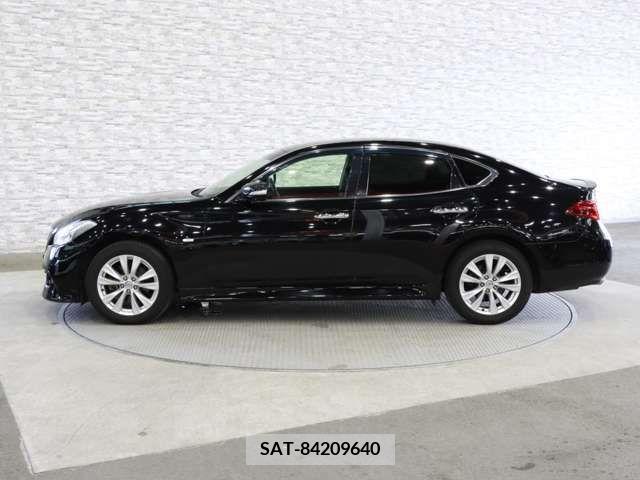 Nissan FUGA 2012-05 270712-10