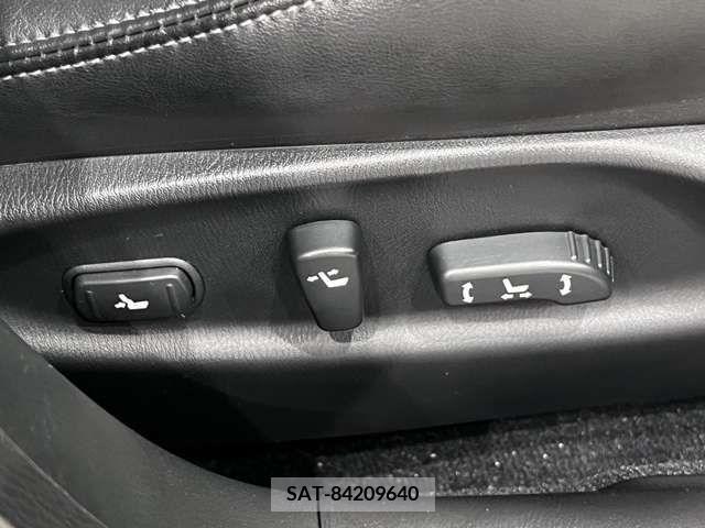 Nissan FUGA 2012-05 270712-6