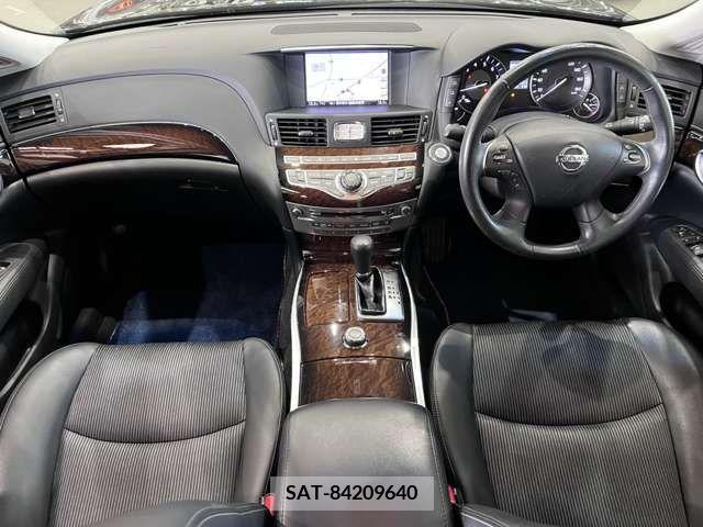 Nissan FUGA 2012-05 270712-16