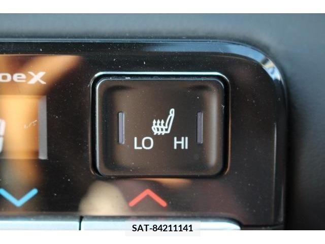 Toyota NOAH 2022-11 313570-5